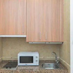 centrico-apartamento-en-calle-carreteria-malaga.1costadelsol.com/